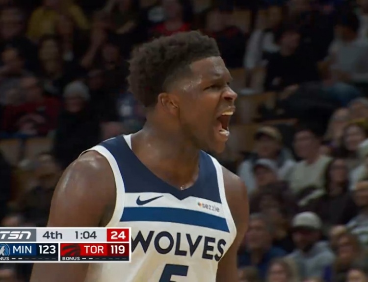 开云官网-这球杀人！关键时刻爱德华兹单打英格拉姆 后仰跳投命中拉开分差