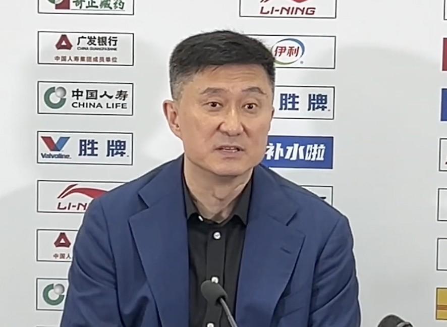 开云APP-杜锋：本赛季一路磕磕绊绊很不容易，感谢球员们对教练组的支持